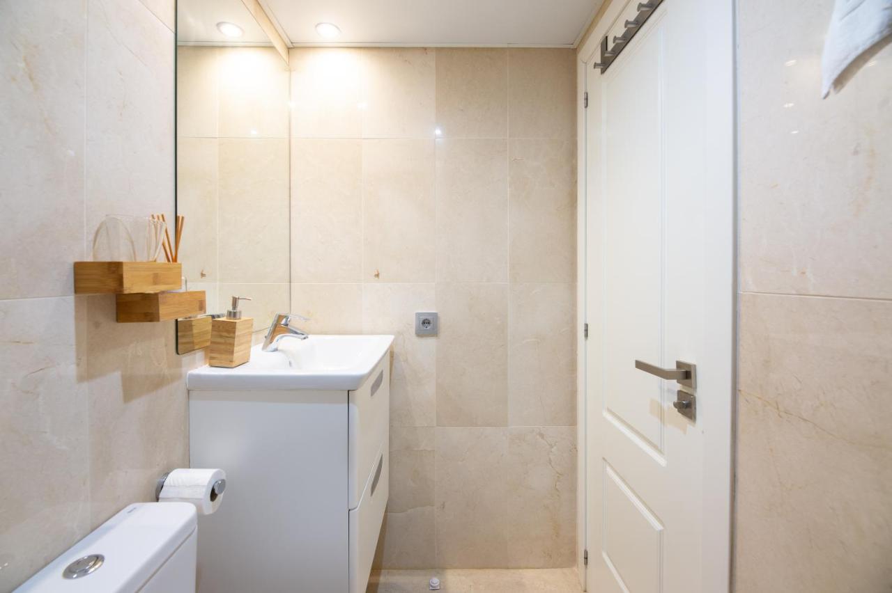 Modern Apartment Next To The Beach, Pets Friendly Benalmádena Eksteriør bilde